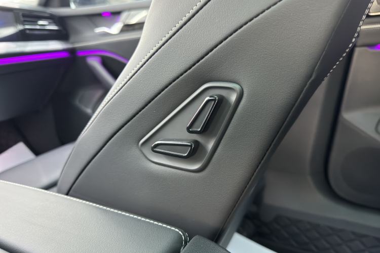 Used Volkswagen Magotan 2024 380TSI DSG Prestige Edition DaMai Package Interior 9
