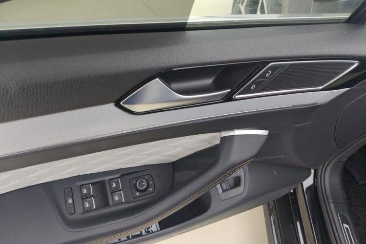 Used Volkswagen Magotan 2024 2 Million Units Zhongxiang Version 330TSI DSG Luxury Edition Interior 9