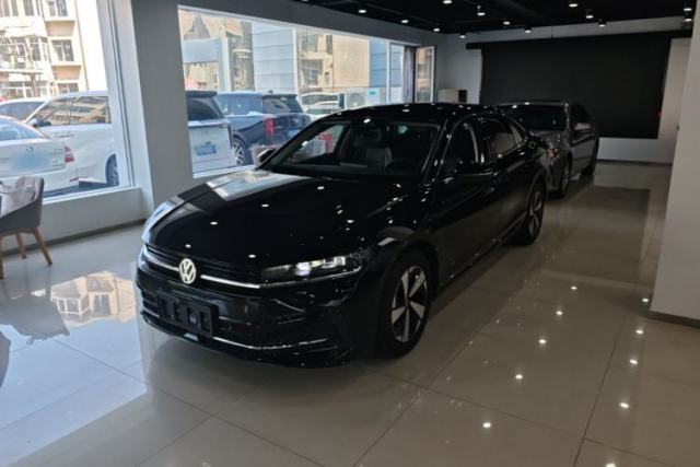 Used Volkswagen Magotan 2024 300TSI DSG Prestige Edition—A Real Eye-Catcher