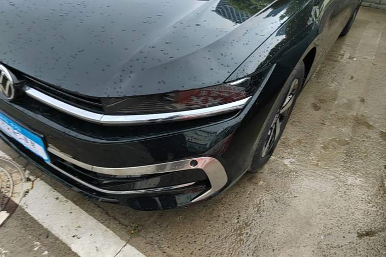 Used Volkswagen Magotan 2024 300TSI DSG Prestige Edition—A Real Eye-Catcher Left Front Headlight