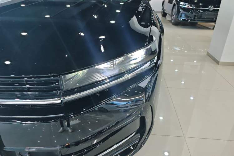 Used Volkswagen Magotan 2024 300TSI DSG Prestige Edition—A Real Eye-Catcher Left Front Headlight