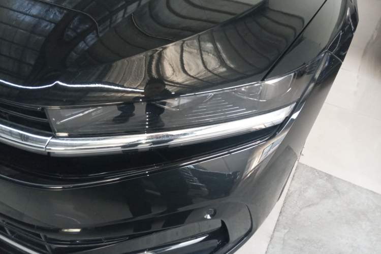 Used Volkswagen Magotan 2024 300TSI DSG Prestige Edition—A Real Eye-Catcher Left Front Headlight