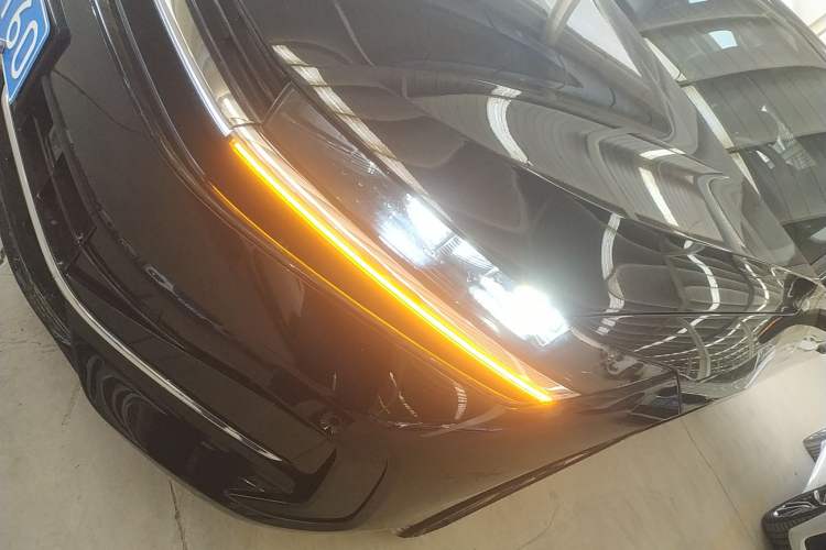 Used Volkswagen Magotan 2024 300TSI DSG Prestige Edition—A Real Eye-Catcher Left Front Headlight