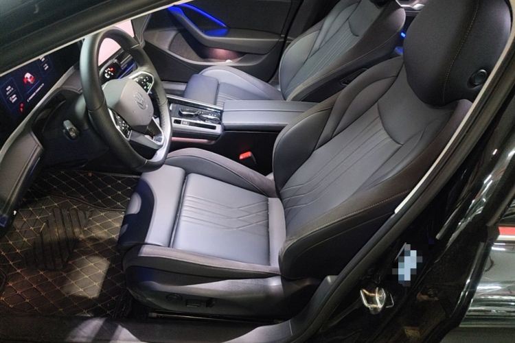 Used Volkswagen Magotan 2024 300TSI DSG Prestige Edition—A Real Eye-Catcher Left Front Seat