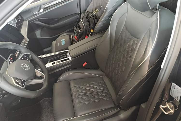 Used Volkswagen Magotan 2024 380TSI DSG Prestige Edition DaMai Package Left Front Seat