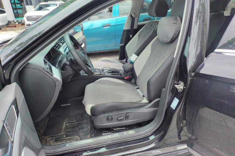 Used Volkswagen Magotan 2024 2 Million Units Zhongxiang Version 330TSI DSG Luxury Edition Left Front Seat