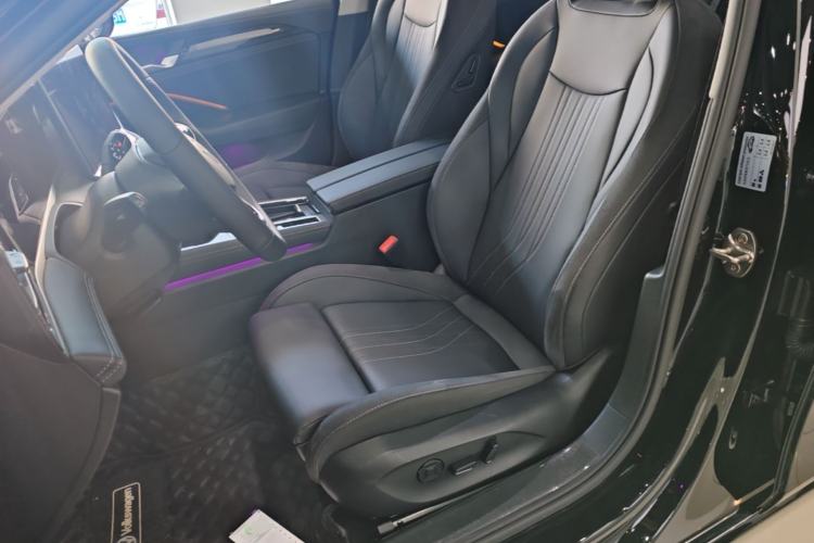 Used Volkswagen Magotan 2024 300TSI DSG Prestige Edition—A Real Eye-Catcher Left Front Seat