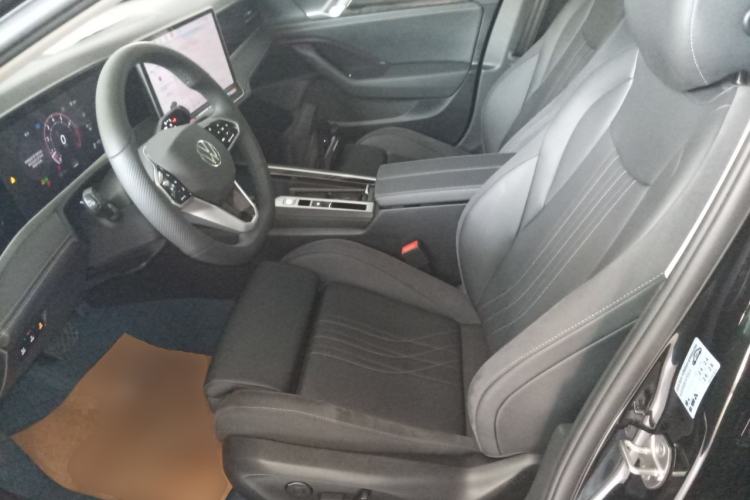 Used Volkswagen Magotan 2024 300TSI DSG Prestige Edition—A Real Eye-Catcher Left Front Seat