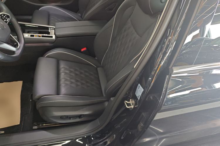 Used Volkswagen Magotan 2024 380TSI DSG Prestige Edition DaMai Package Left Front Seat
