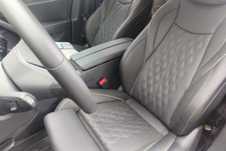 Used Volkswagen Magotan 2024 380TSI DSG Prestige Edition DaMai Package Left Front Seat