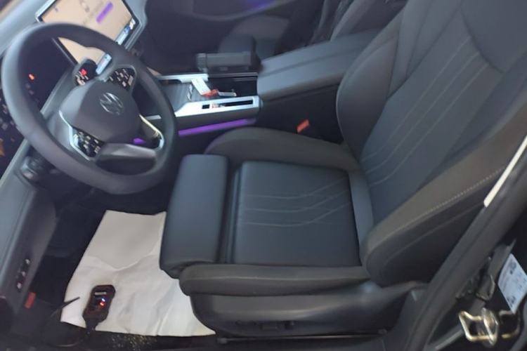 Used Volkswagen Magotan 2024 300TSI DSG Prestige Edition—A Real Eye-Catcher Left Front Seat