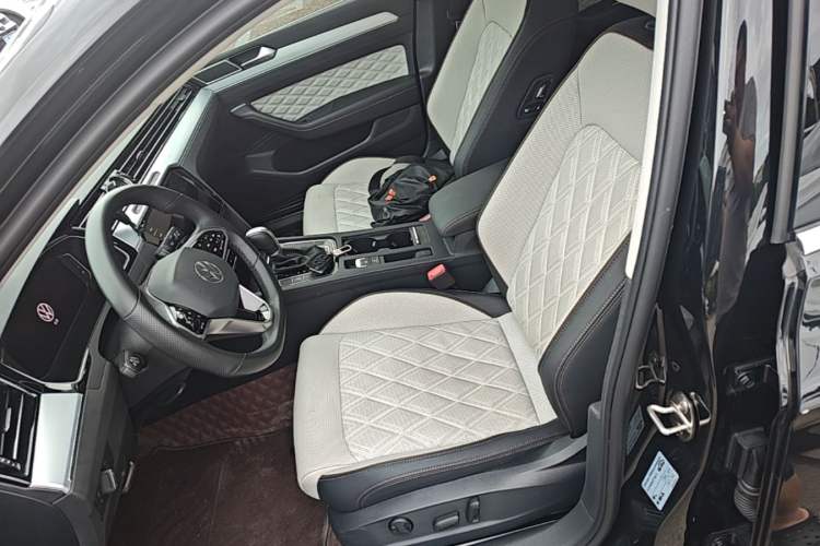 Used Volkswagen Magotan 2024 2 Million Units Zhongxiang Version 330TSI DSG Luxury Edition Left Front Seat