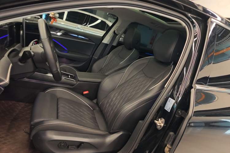 Used Volkswagen Magotan 2024 380TSI DSG Prestige Edition DaMai Package Left Front Seat