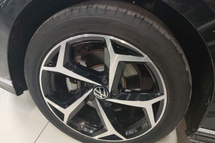 Used Volkswagen Magotan 2024 2 Million Units Zhongxiang Version 330TSI DSG Luxury Edition Left Front Wheel Hub