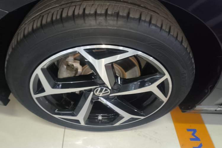 Used Volkswagen Magotan 2024 2 Million Units Zhongxiang Version 330TSI DSG Luxury Edition Left Front Wheel Hub