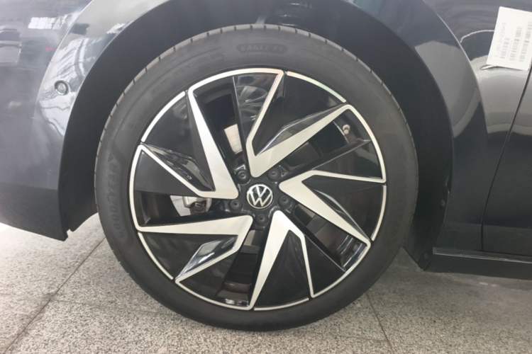 Used Volkswagen Magotan 2024 380TSI DSG Ultimate Edition Left Front Wheel Hub