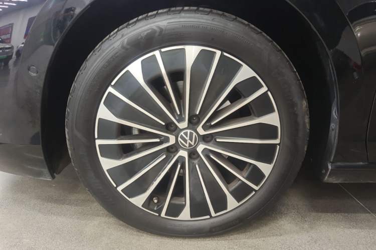 Used Volkswagen Magotan 2024 380TSI DSG Prestige Edition DaMai Package Left Front Wheel Hub