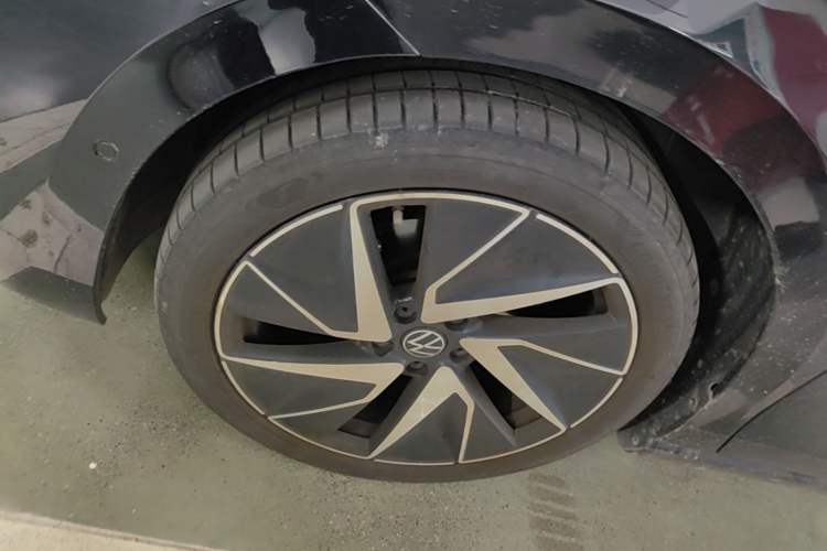 Used Volkswagen Magotan 2024 380TSI DSG Ultimate Edition Left Front Wheel Hub