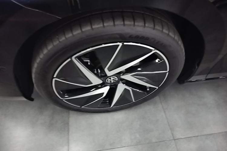 Used Volkswagen Magotan 2024 380TSI DSG Ultimate Edition Left Front Wheel Hub
