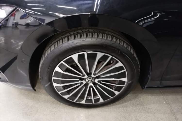 Used Volkswagen Magotan 2024 380TSI DSG Prestige Edition DaMai Package Left Front Wheel Hub