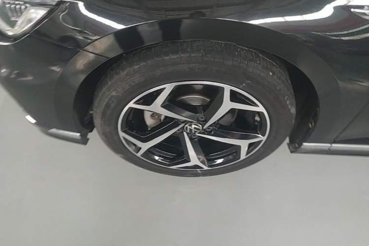 Used Volkswagen Magotan 2024 2 Million Units Zhongxiang Version 330TSI DSG Luxury Edition Left Front Wheel Hub