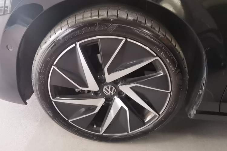 Used Volkswagen Magotan 2024 380TSI DSG Ultimate Edition Left Front Wheel Hub
