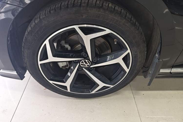 Used Volkswagen Magotan 2024 2 Million Units Zhongxiang Version 330TSI DSG Luxury Edition Left Front Wheel Hub