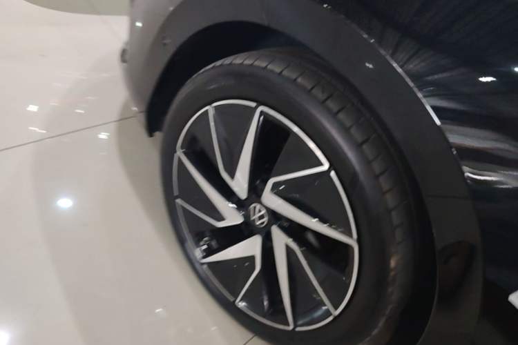 Used Volkswagen Magotan 2024 380TSI DSG Ultimate Edition Left Front Wheel Hub