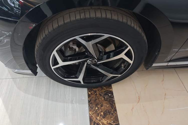 Used Volkswagen Magotan 2024 2 Million Units Zhongxiang Version 330TSI DSG Luxury Edition Left Front Wheel Hub