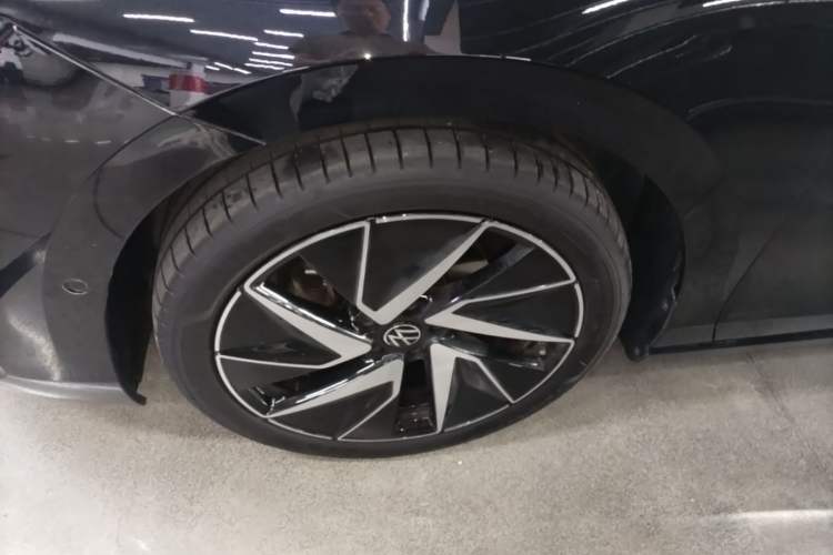 Used Volkswagen Magotan 2024 380TSI DSG Ultimate Edition Left Front Wheel Hub