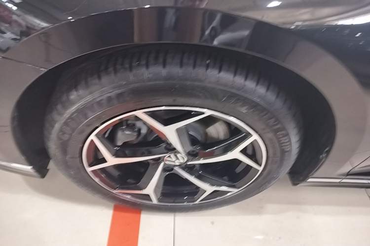 Used Volkswagen Magotan 2024 2 Million Units of Zhongxiang Version 280TSI DSG Comfort Edition Left Front Wheel Hub