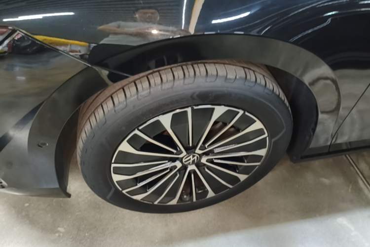 Used Volkswagen Magotan 2024 380TSI DSG Prestige Edition DaMai Package Left Front Wheel Hub