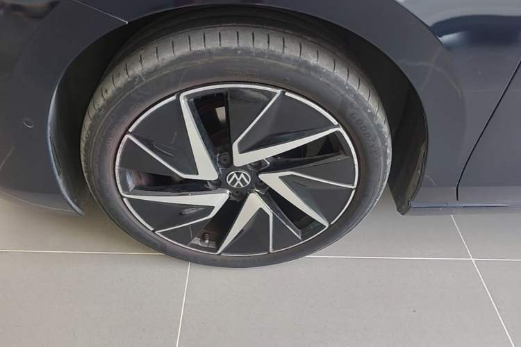 Used Volkswagen Magotan 2024 380TSI DSG Ultimate Edition Left Front Wheel Hub