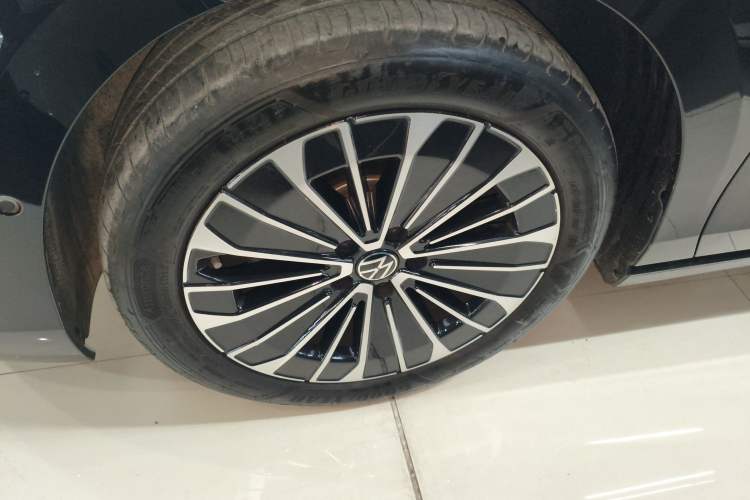 Used Volkswagen Magotan 2024 380TSI DSG Prestige Edition DaMai Package Left Front Wheel Hub