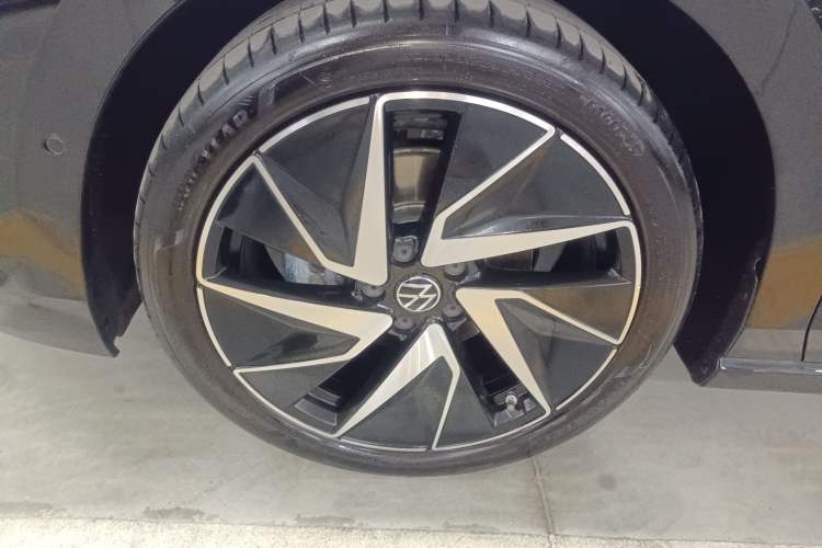 Used Volkswagen Magotan 2024 380TSI DSG Ultimate Edition Left Front Wheel Hub
