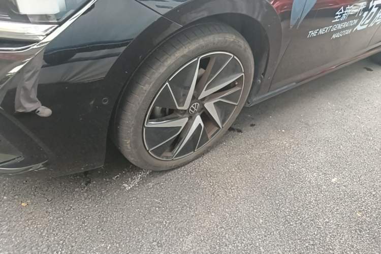 Used Volkswagen Magotan 2024 380TSI DSG Ultimate Edition Left Front Wheel Hub