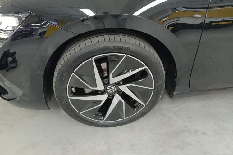 Used Volkswagen Magotan 2024 380TSI DSG Ultimate Edition Left Front Wheel Hub