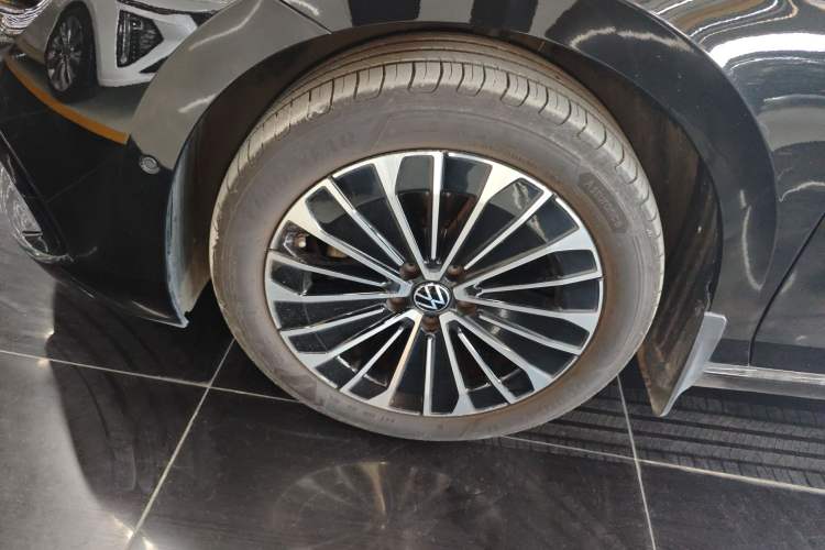 Used Volkswagen Magotan 2024 380TSI DSG Prestige Edition DaMai Package Left Front Wheel Hub