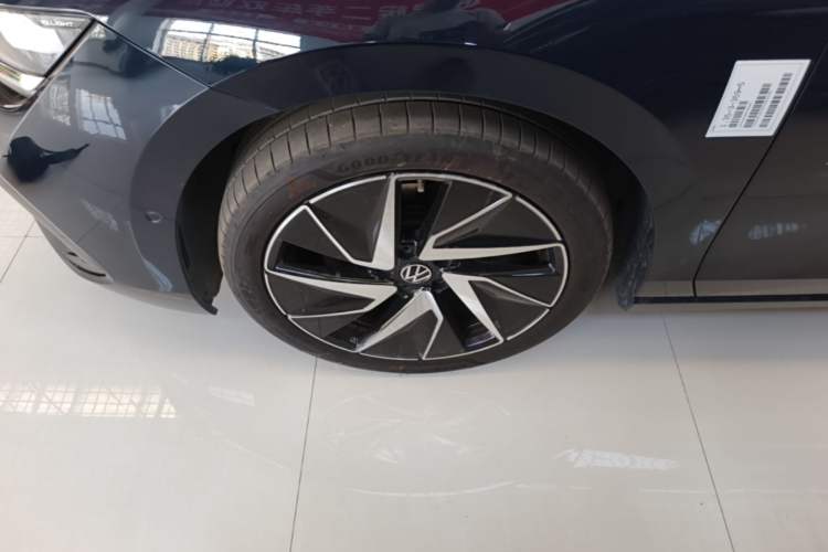 Used Volkswagen Magotan 2024 380TSI DSG Ultimate Edition Left Front Wheel Hub
