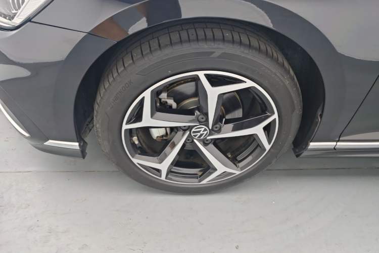 Used Volkswagen Magotan 2024 2 Million Units Zhongxiang Version 330TSI DSG Luxury Edition Left Front Wheel Hub