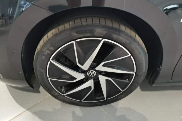 Used Volkswagen Magotan 2024 380TSI DSG Ultimate Edition Left Front Wheel Hub