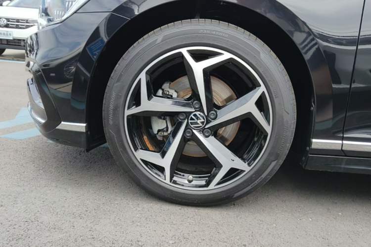 Used Volkswagen Magotan 2024 2 Million Units Zhongxiang Version 330TSI DSG Luxury Edition Left Front Wheel Hub