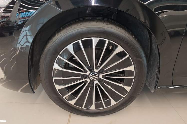 Used Volkswagen Magotan 2024 380TSI DSG Prestige Edition DaMai Package Left Front Wheel Hub