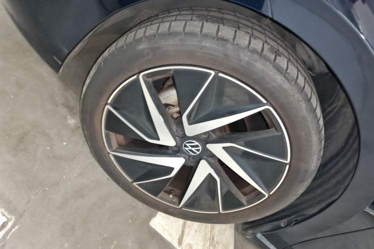 Used Volkswagen Magotan 2024 380TSI DSG Ultimate Edition Left Front Wheel Hub