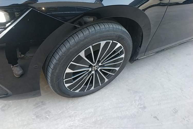 Used Volkswagen Magotan 2024 380TSI DSG Prestige Edition DaMai Package Left Front Wheel Hub