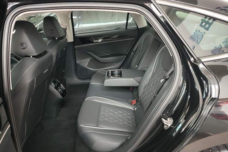 Used Volkswagen Magotan 2024 380TSI DSG Prestige Edition DaMai Package Left Rear Seat