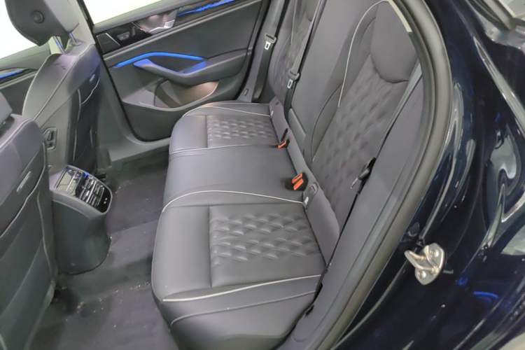 Used Volkswagen Magotan 2024 380TSI DSG Ultimate Edition Left Rear Seat