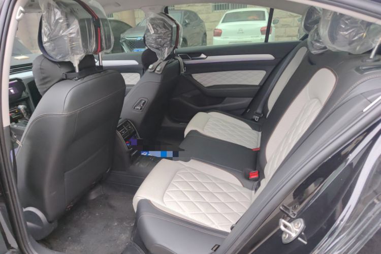 Used Volkswagen Magotan 2024 2 Million Units Zhongxiang Version 330TSI DSG Luxury Edition Left Rear Seat