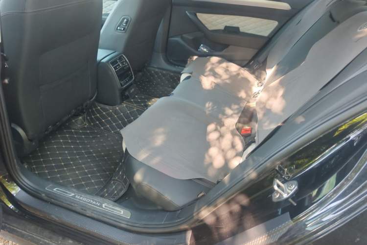 Used Volkswagen Magotan 2024 2 Million Units Zhongxiang Version 330TSI DSG Luxury Edition Left Rear Seat
