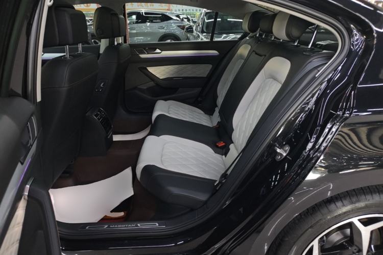 Used Volkswagen Magotan 2024 2 Million Units Zhongxiang Version 330TSI DSG Luxury Edition Left Rear Seat